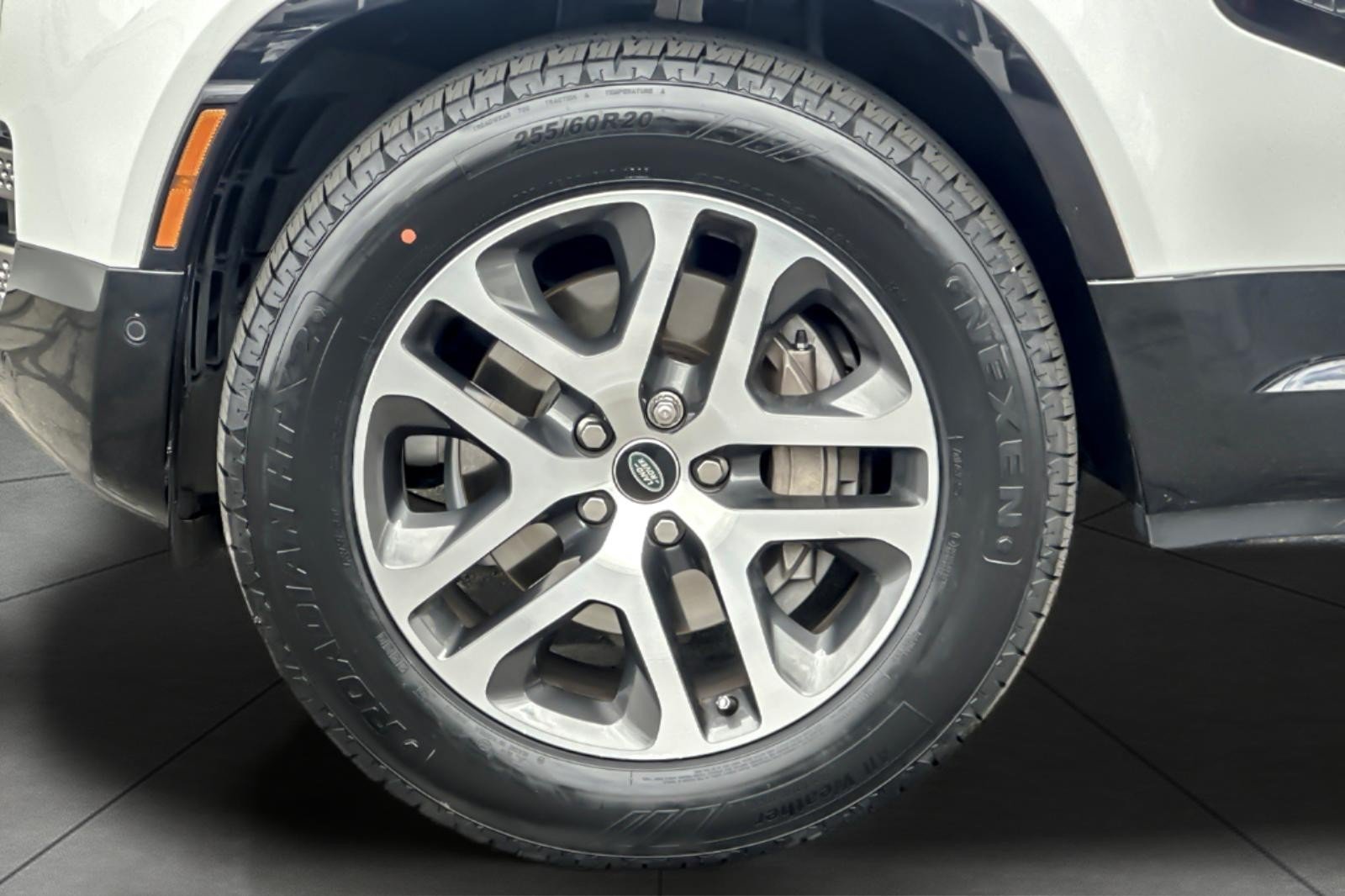 Used 2024 Land Rover Defender 110 X-Dynamic SE AWD/4WD image 26