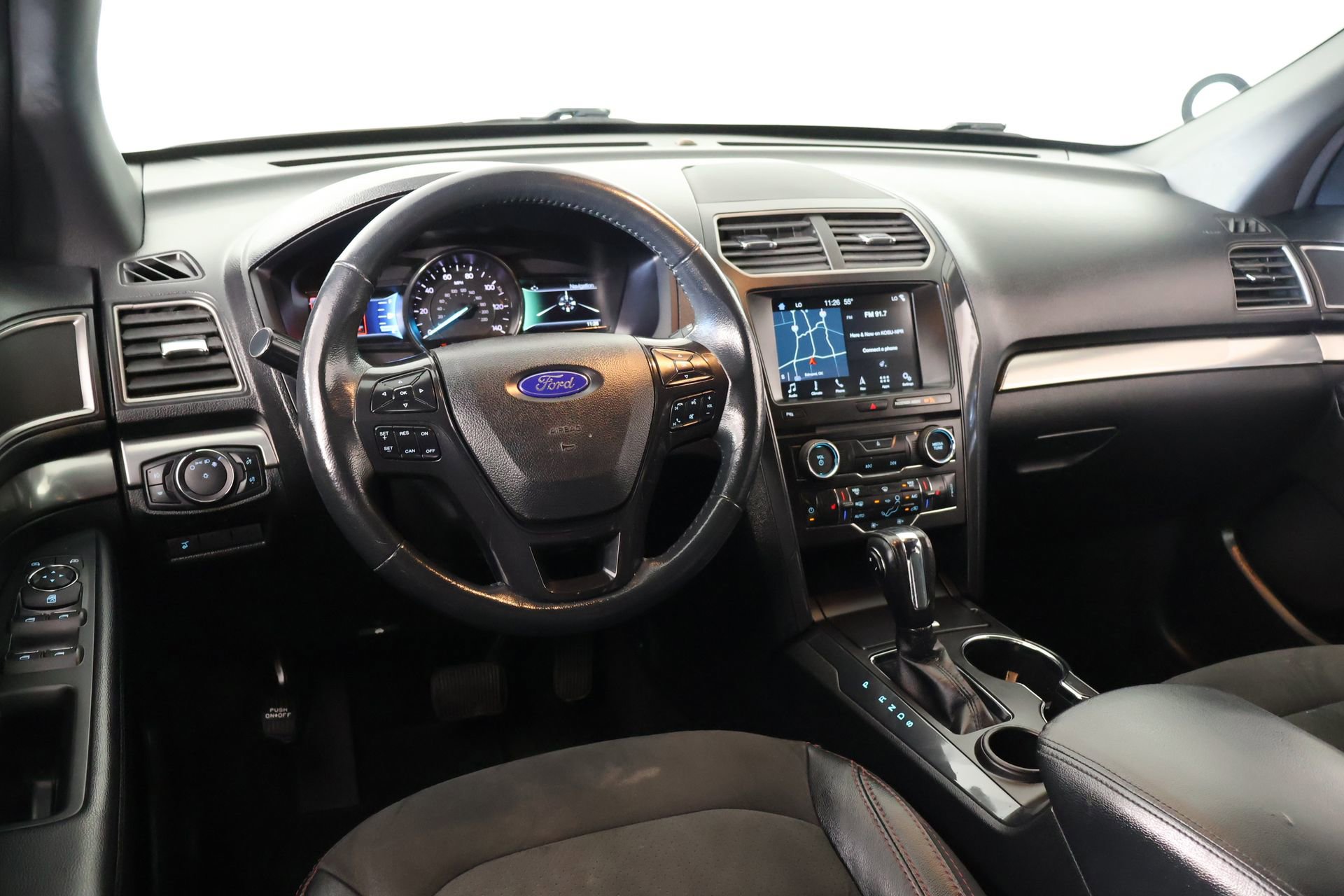 Used 2018 Ford Explorer XLT w/ Equipment Group 202A FWD image 2
