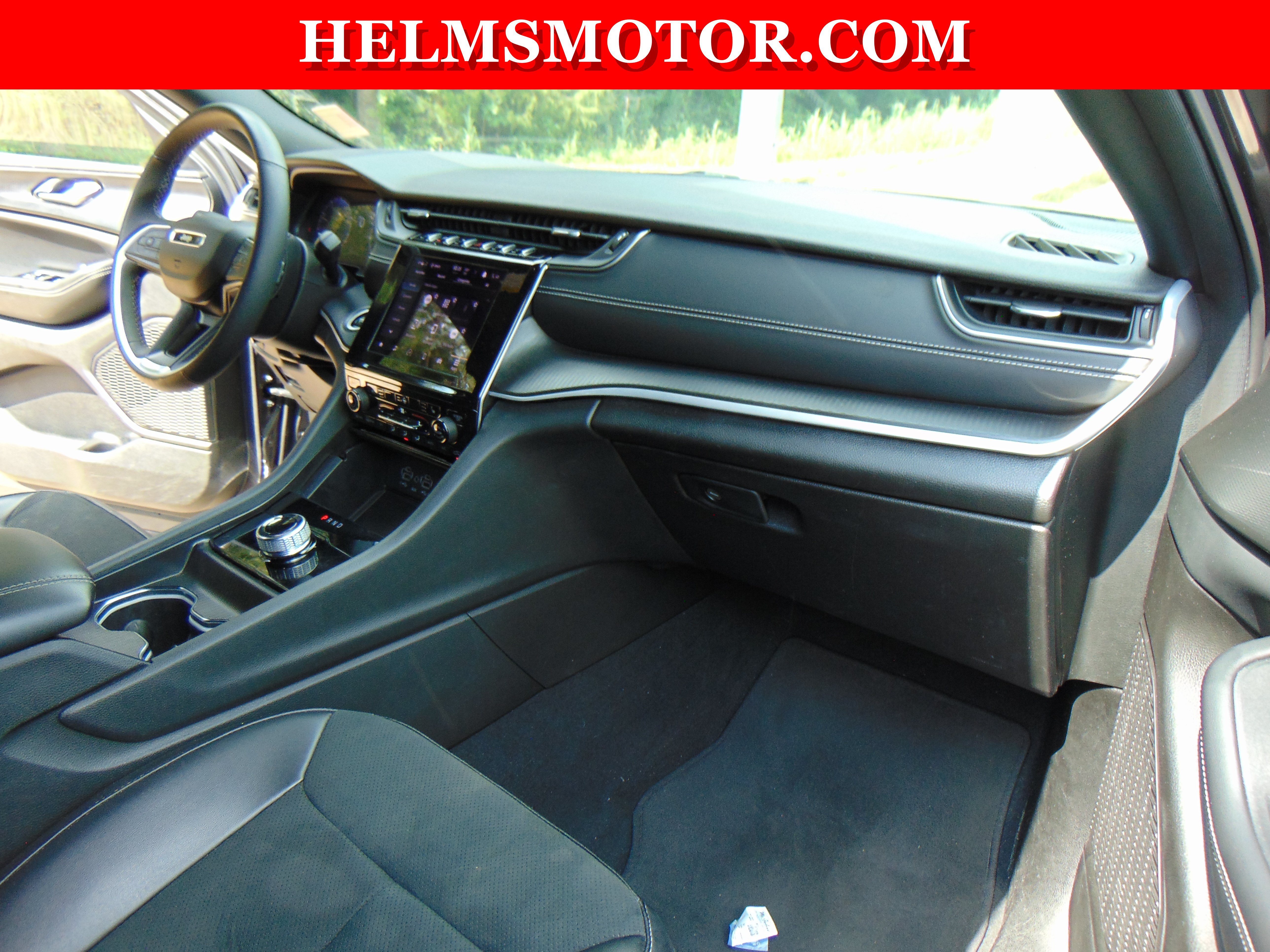 Used 2024 Jeep Grand Cherokee Altitude RWD image 35
