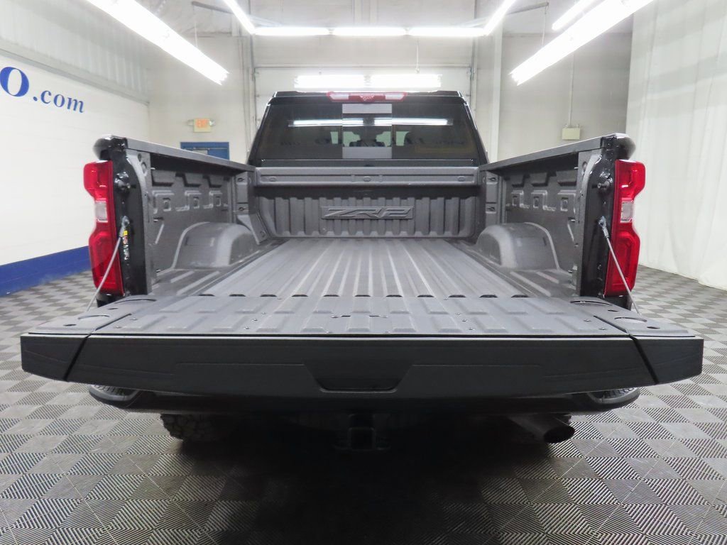 Used 2024 Chevrolet Silverado 2500 ZR2 w/ Technology Package image 45
