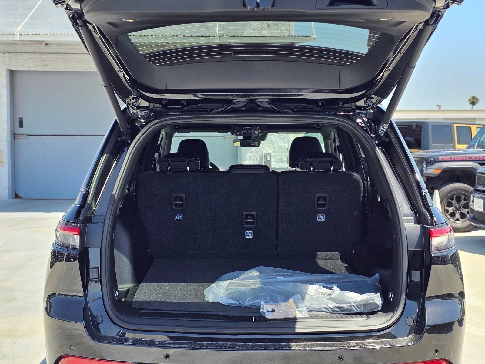 New 2026 Jeep Grand Cherokee Altitude RWD image 7