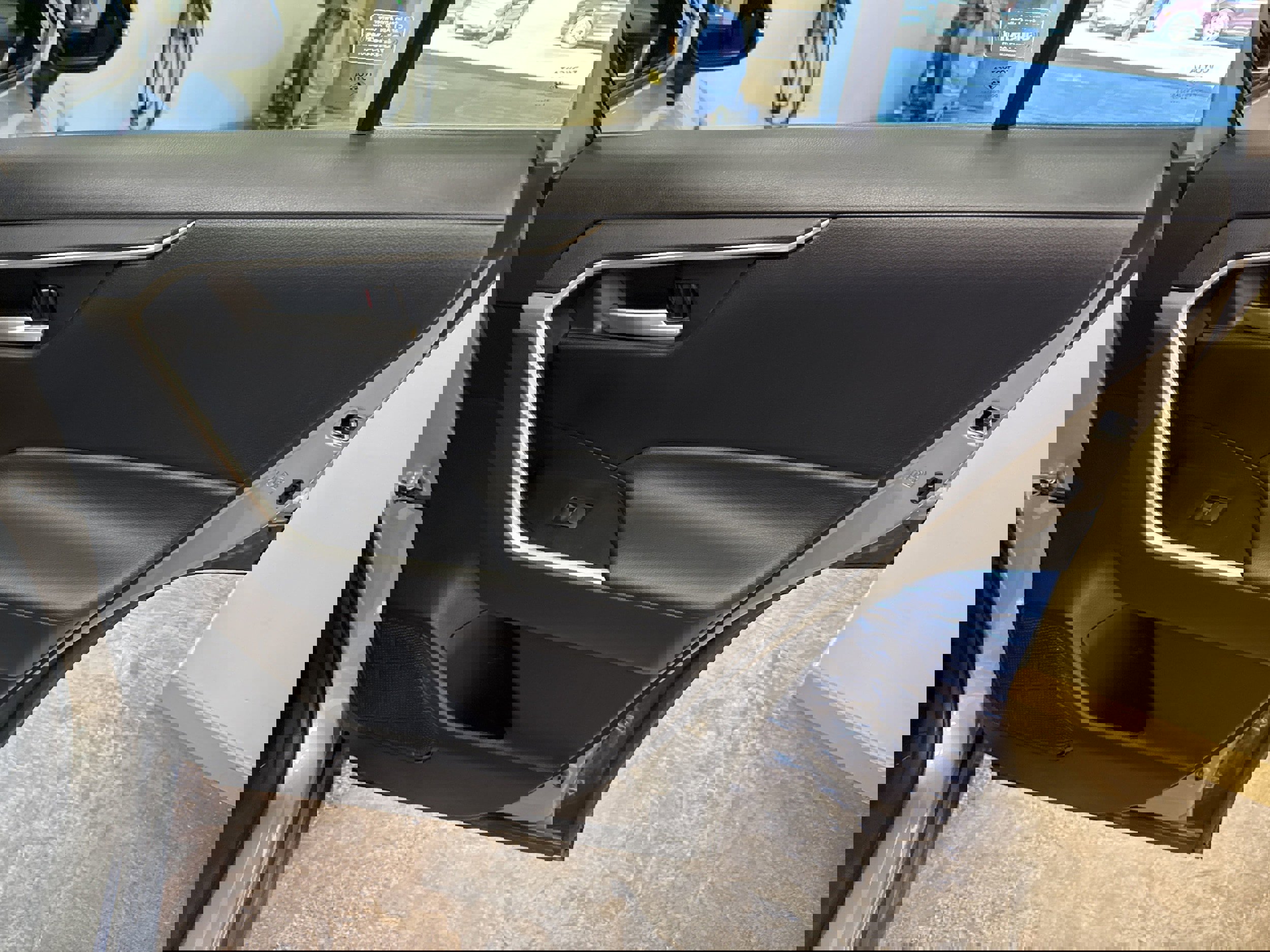 Used 2024 Toyota RAV4 SE w/ Convenience Package image 19