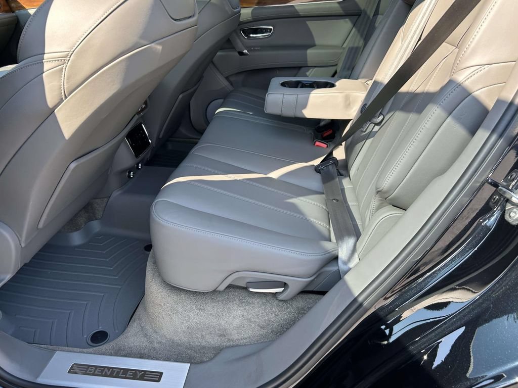 Used 2019 Bentley Bentayga AWD/4WD image 13