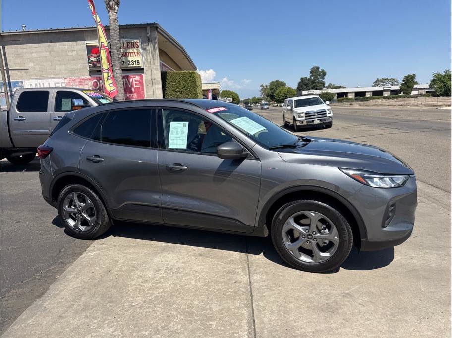 Used 2025 Ford Escape ST-Line Select AWD/4WD image 4