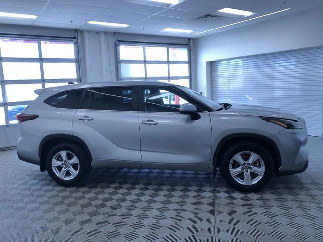 Used 2024 Toyota Highlander LE image 37