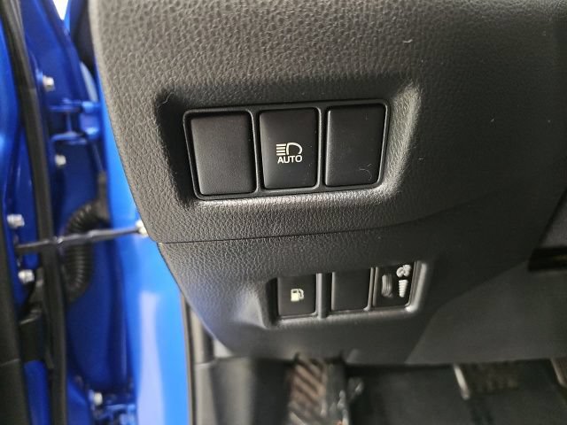 Used 2018 Toyota C-HR XLE FWD image 16