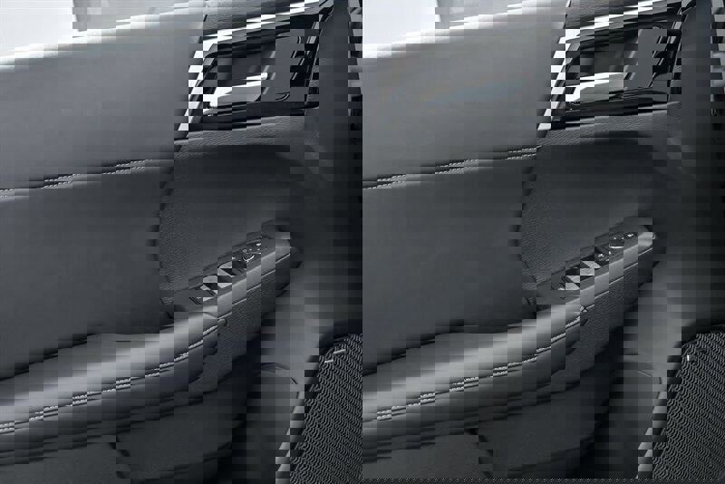 New 2025 Mitsubishi Outlander AWD image 11