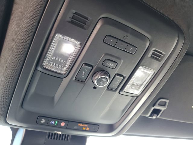 Used 2024 Chevrolet Suburban Premier AWD/4WD image 36