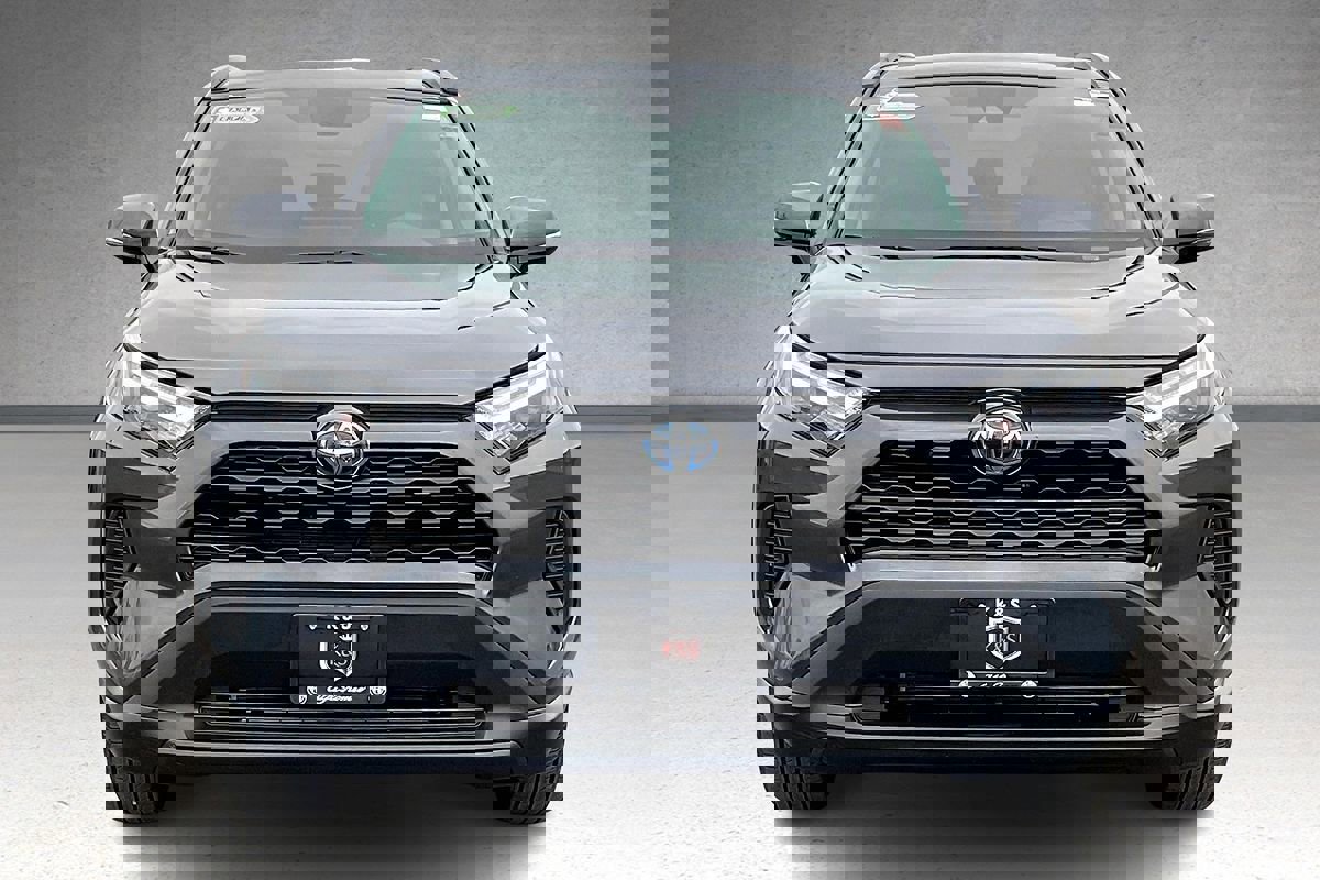 Used 2024 Toyota RAV4 XLE image 3