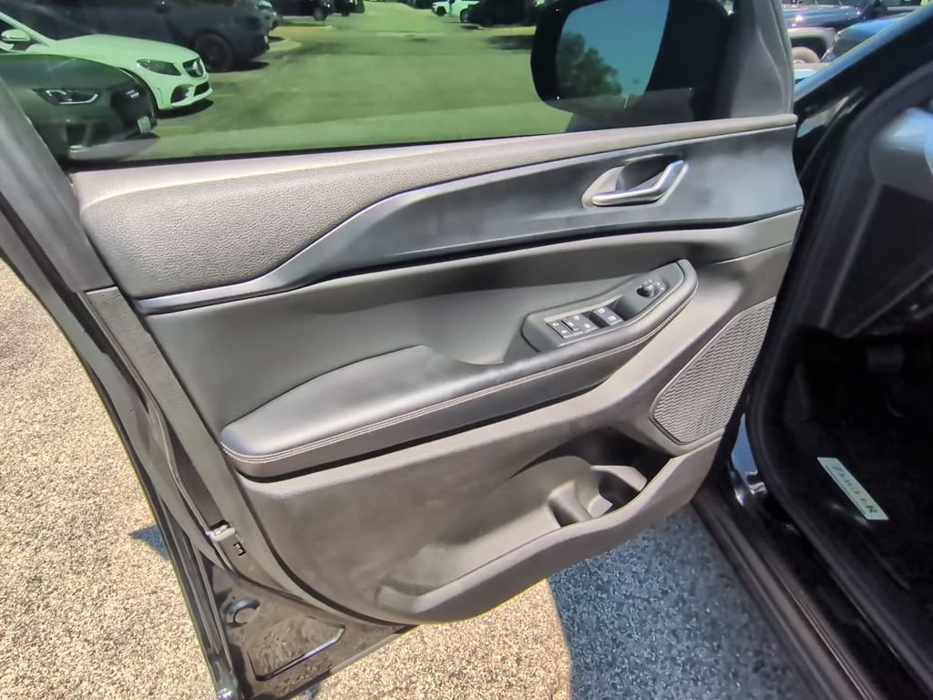 Used 2023 Jeep Grand Cherokee L Laredo AWD/4WD image 9