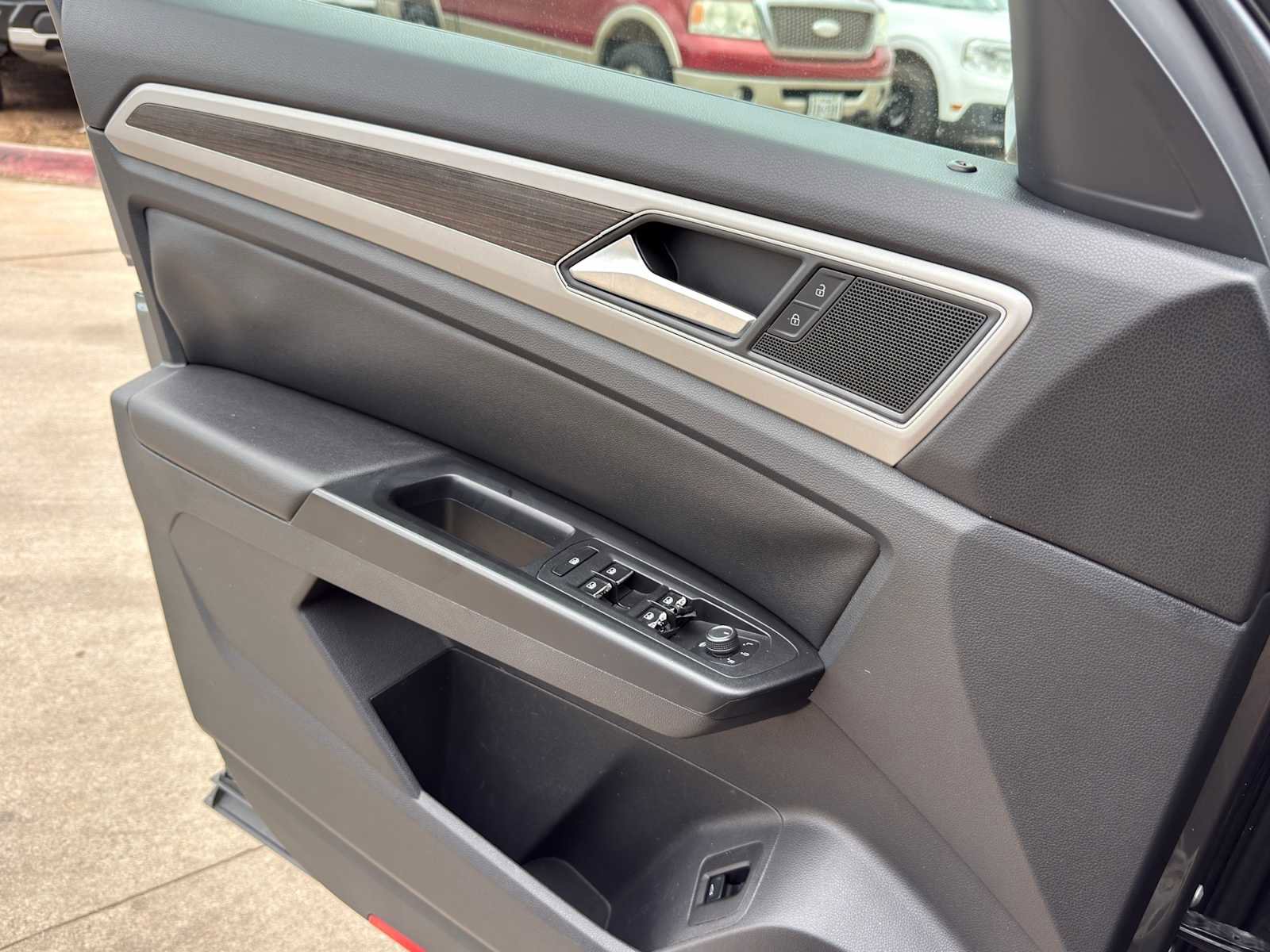 Used 2019 Volkswagen Atlas SEL FWD image 17