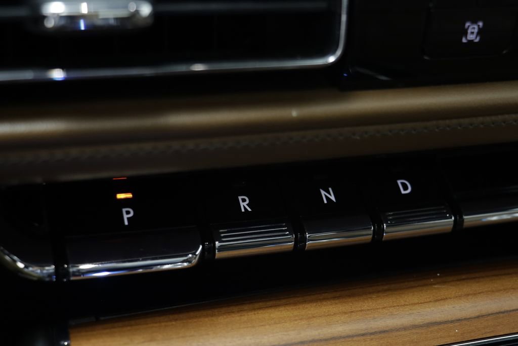 Used 2020 Lincoln Aviator Reserve w/ Equipment Group 201A image 13