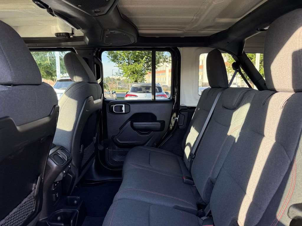 Used 2025 Jeep Wrangler Unlimited Rubicon w/ XTREMEE 35" Tire Package AWD/4WD image 17