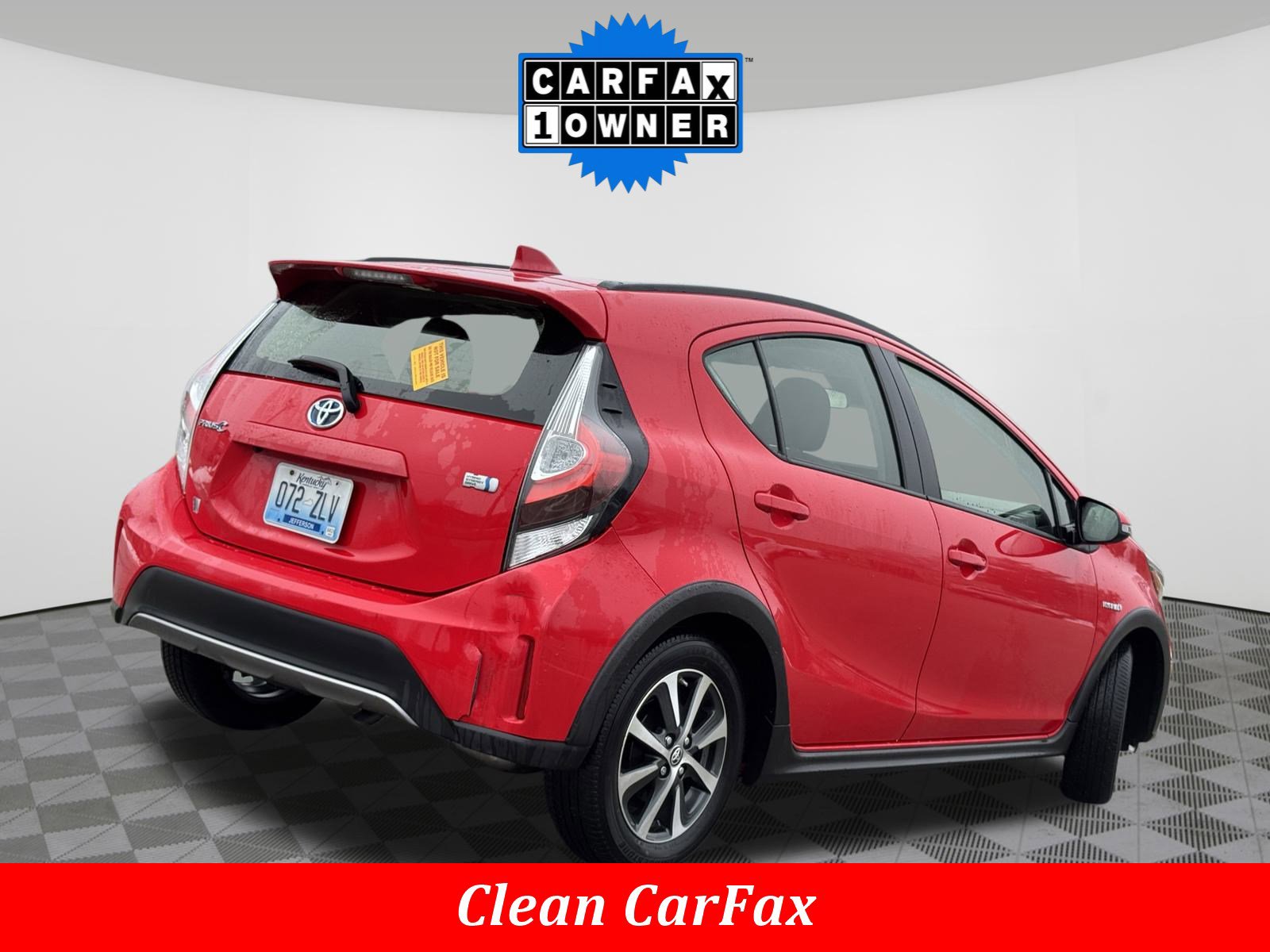 Used 2019 Toyota Prius C image 3