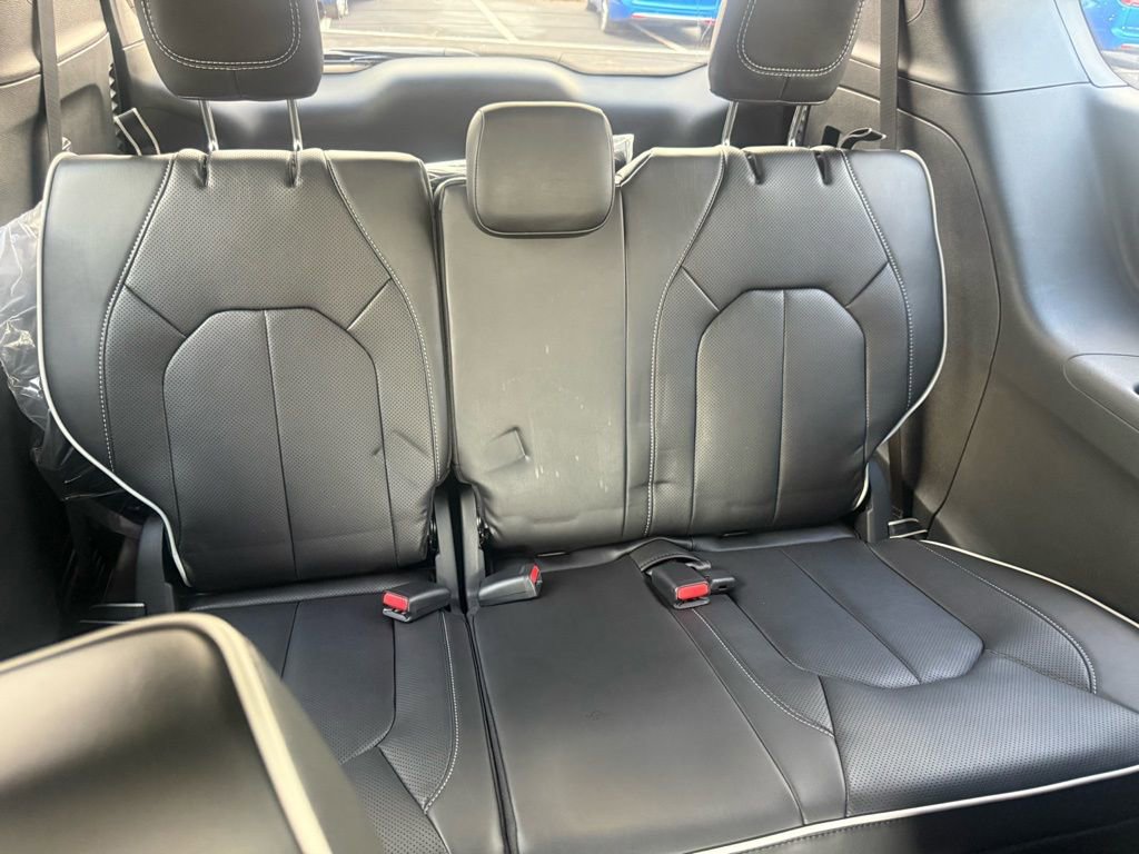 New 2026 Chrysler Pacifica Limited w/ S Appearance Package image 33