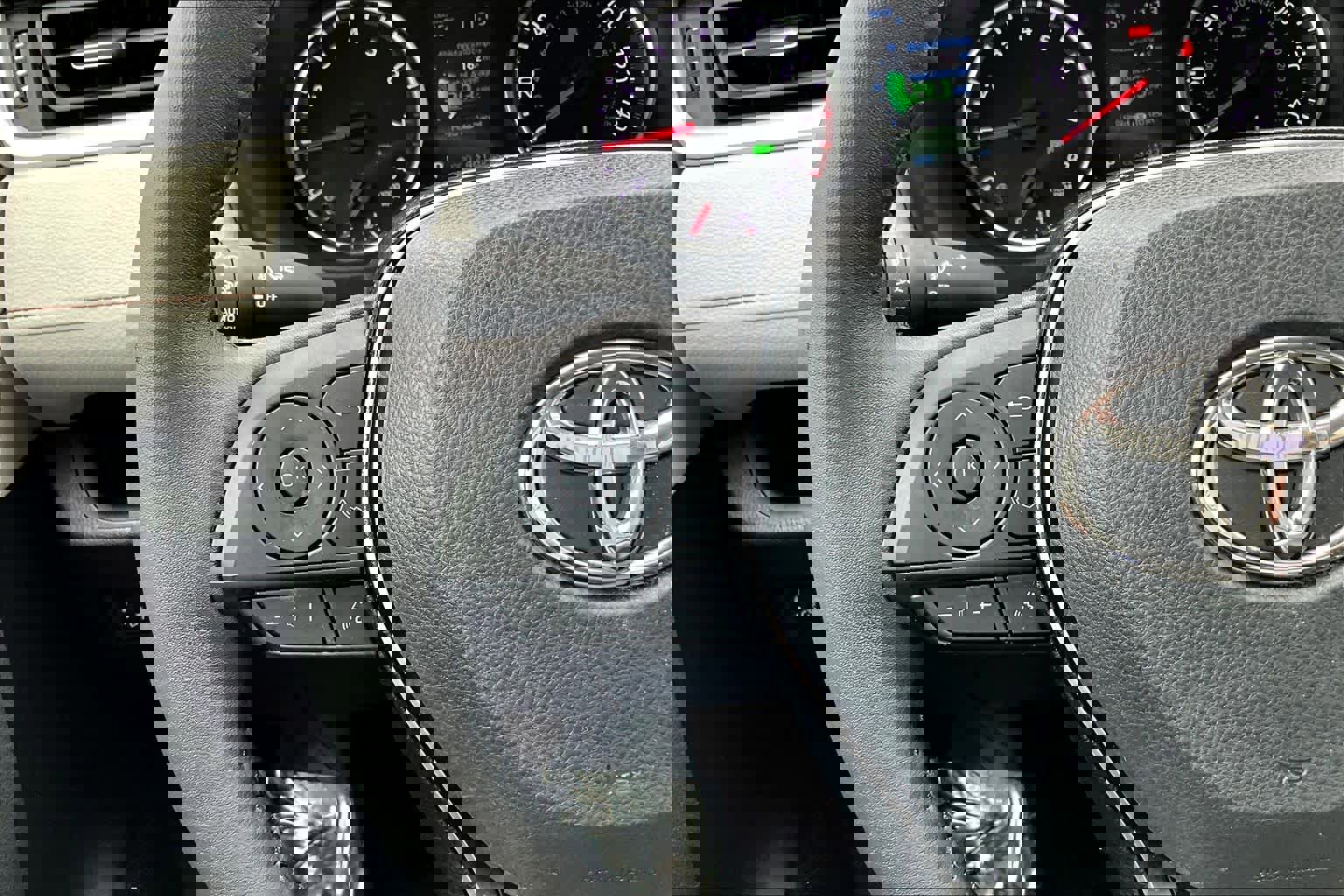 Used 2021 Toyota RAV4 XLE Premium AWD/4WD image 24