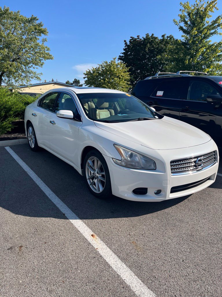 Used 2010 Nissan Maxima 3.5 SV w/ Monitor Pkg FWD image 2
