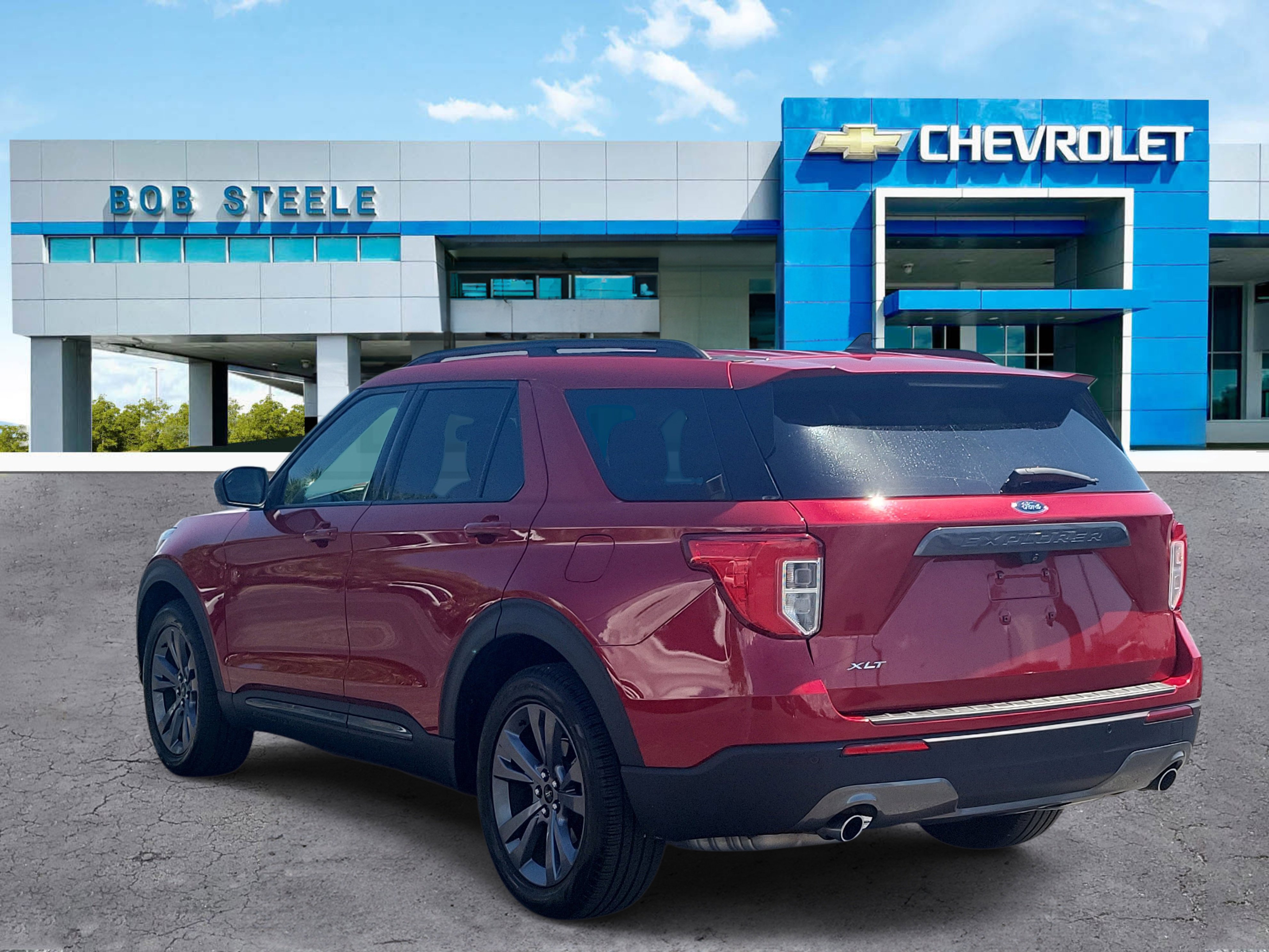 Used 2021 Ford Explorer XLT w/ Equipment Group 202A RWD image 3
