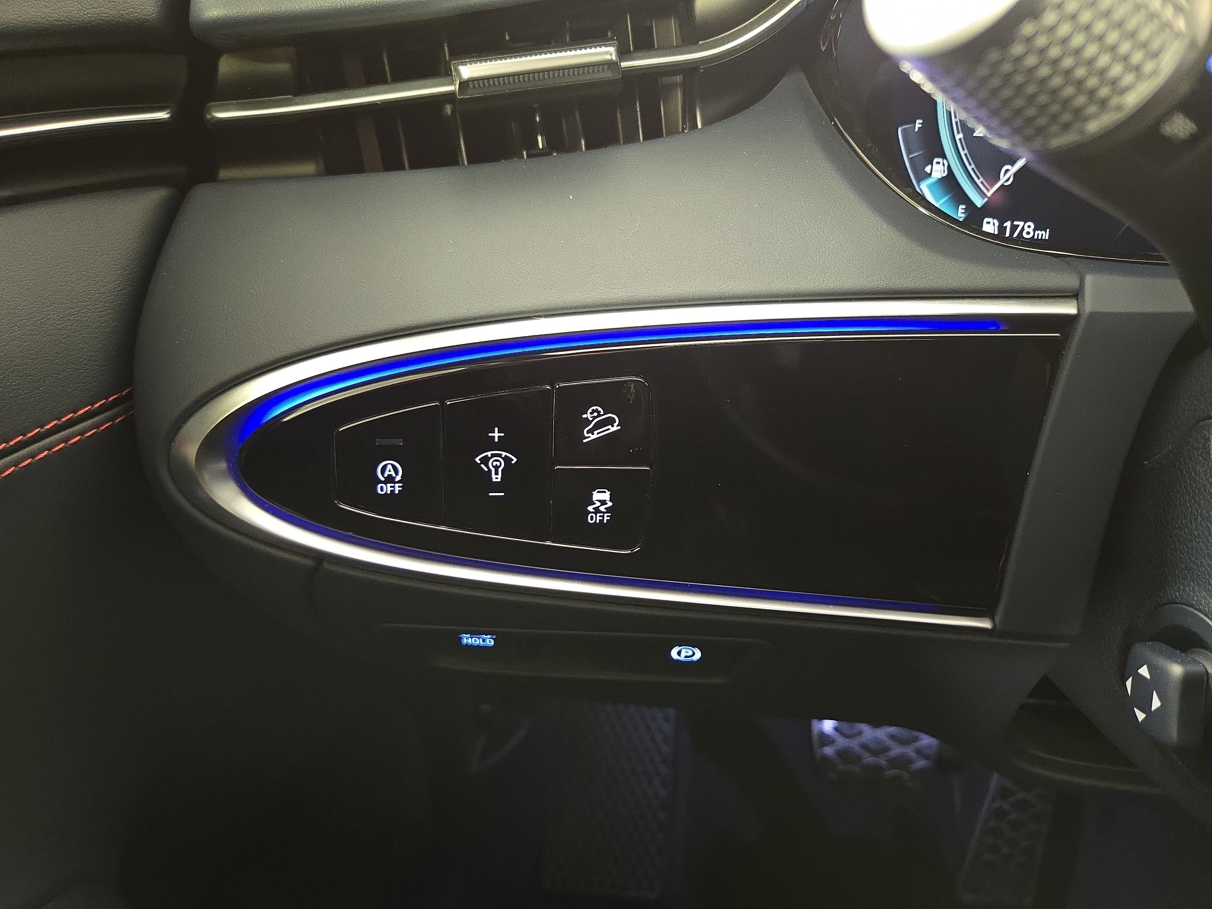 Used 2024 Genesis GV70 2.5T w/ Sport Prestige Package image 31