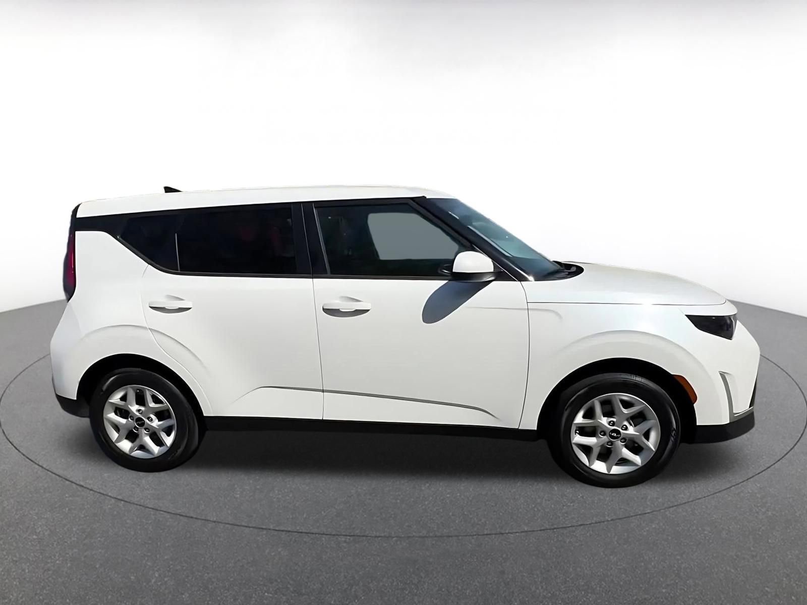Used 2025 Kia Soul LX w/ LX Technology Package image 16
