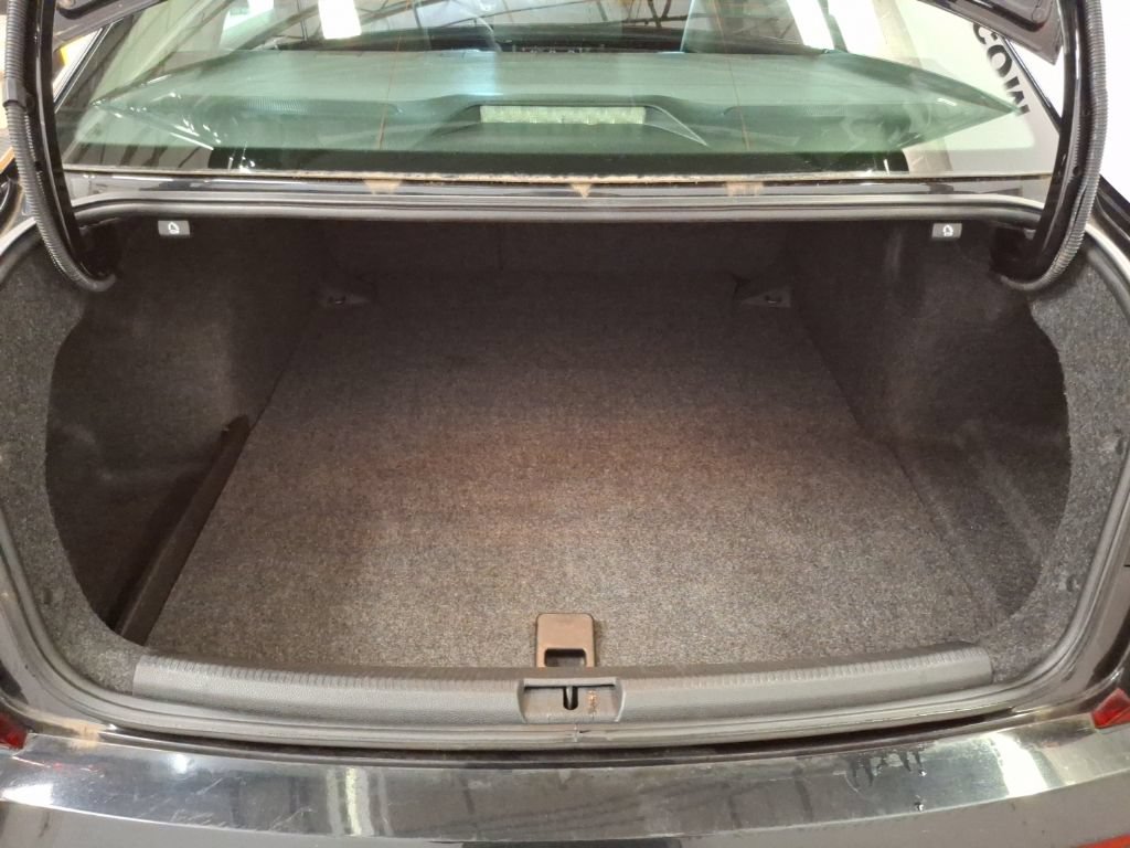 Used 2017 Volkswagen Passat 1.8T SE FWD image 11