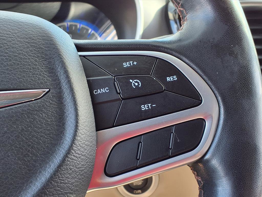 Used 2020 Chrysler Pacifica Touring-L image 24