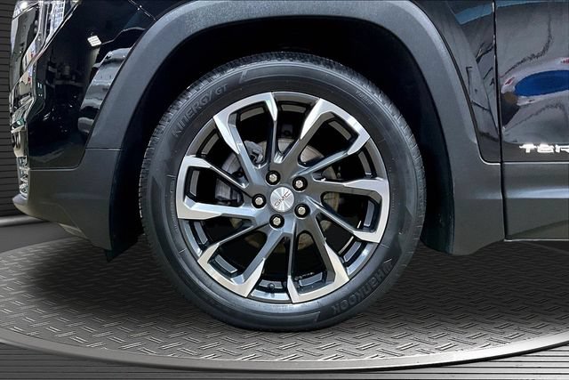 Used 2023 GMC Terrain SLT w/ Infotainment Package II FWD image 32