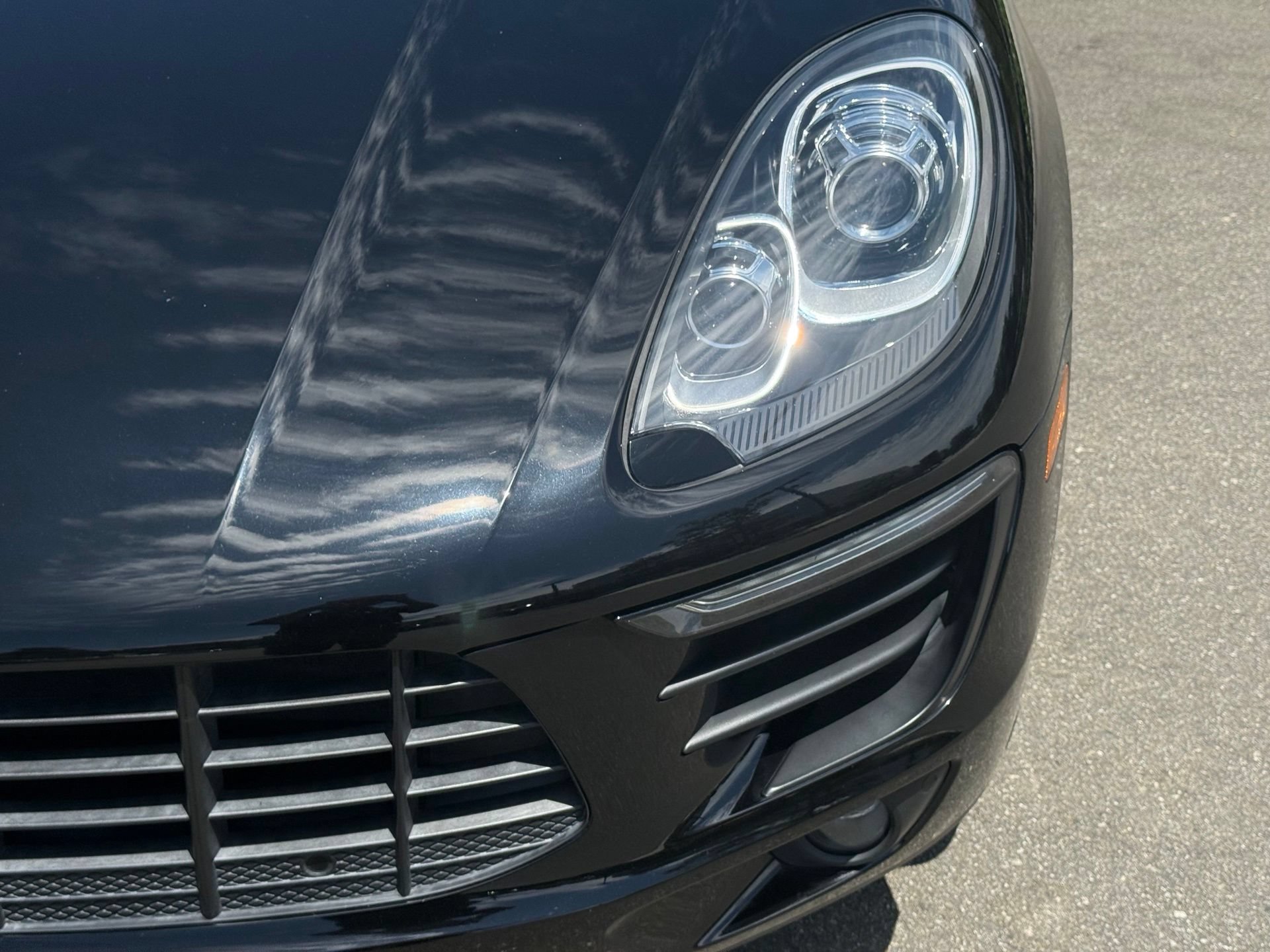 Certified 2017 Porsche Macan AWD/4WD image 11