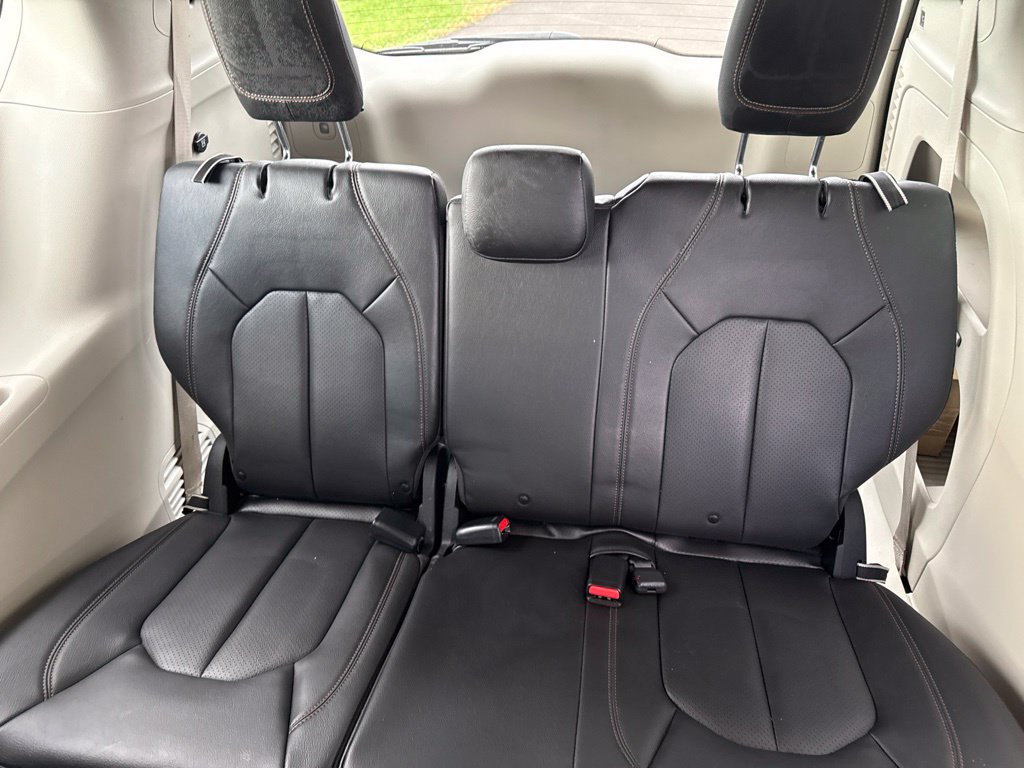 Used 2020 Chrysler Pacifica Touring-L Plus FWD image 19