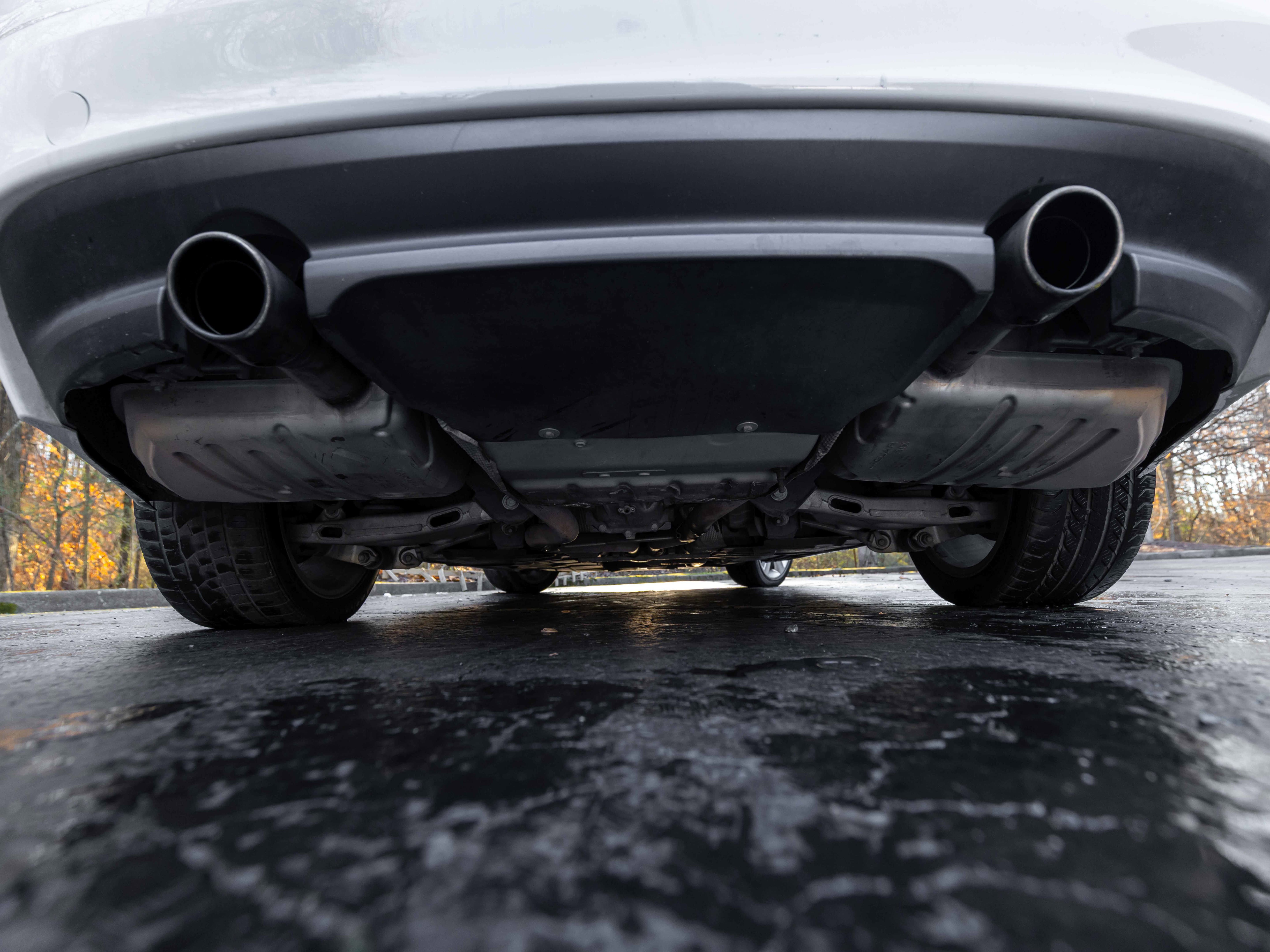 Used 2019 Jaguar XE Premium image 18