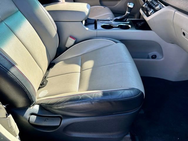 Used 2020 Kia Sedona EX image 24