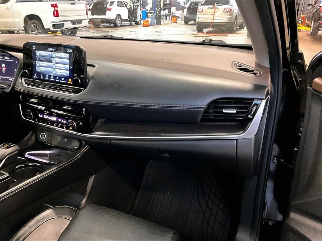 Used 2023 Nissan Rogue Platinum w/ Platinum Premium Package AWD/4WD image 13