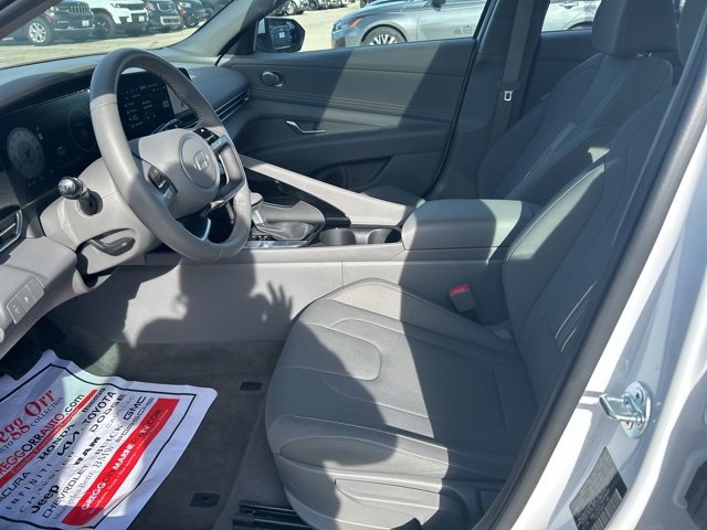 Used 2025 Hyundai Elantra SEL image 32