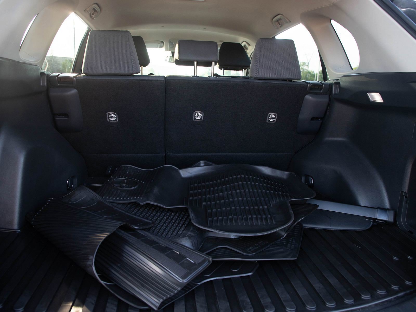 Used 2024 Toyota RAV4 XLE AWD/4WD image 9