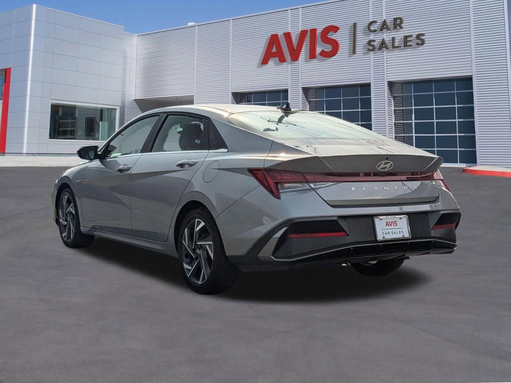 Used 2025 Hyundai Elantra SEL FWD image 3