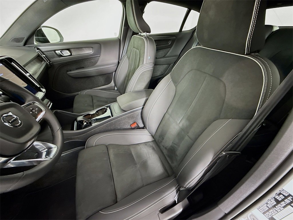 Used 2023 Volvo C40 P8 Recharge Plus image 5