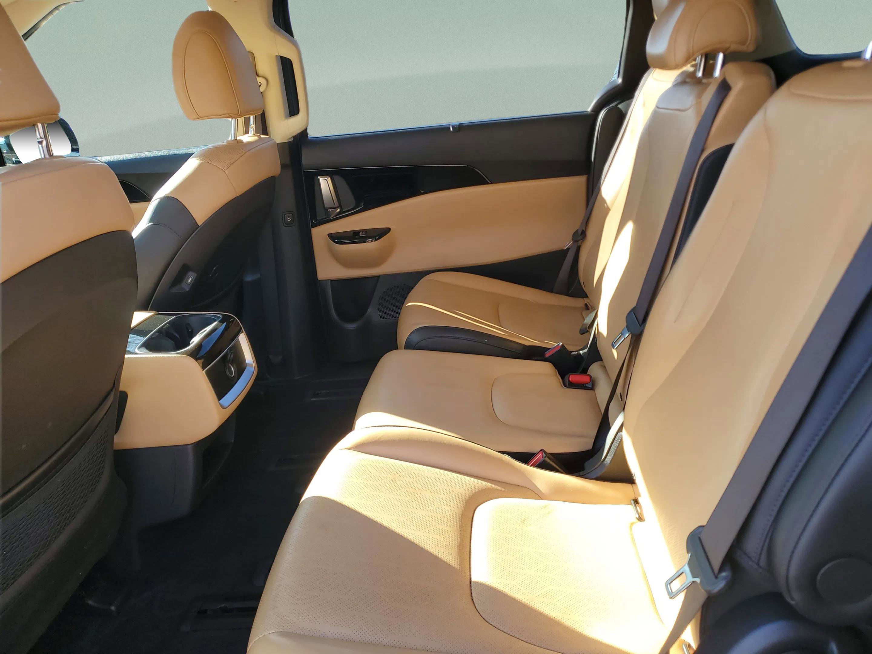 Certified 2023 Kia Carnival EX image 11