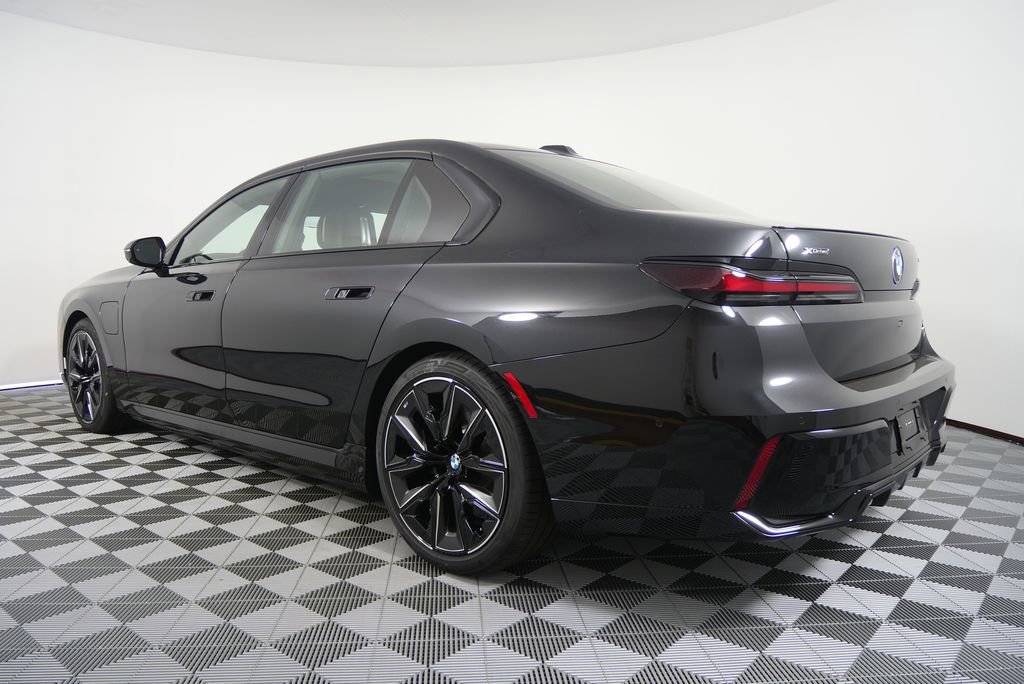Used 2026 BMW 750e xDrive image 5