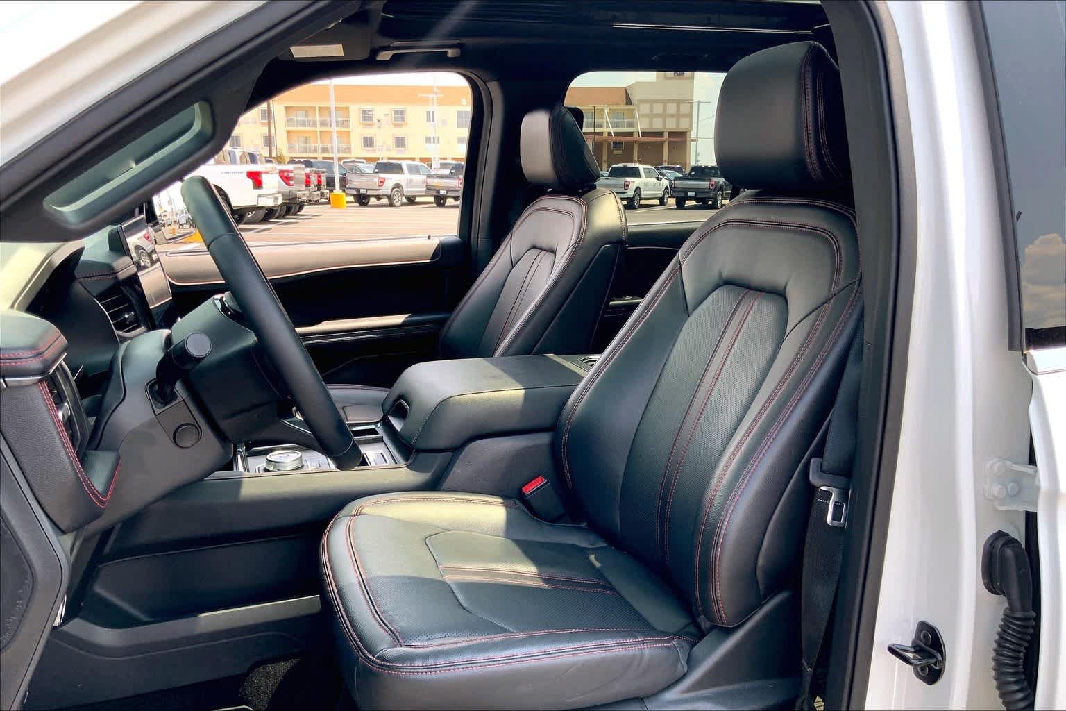 Used 2022 Ford Expedition Limited RWD image 8