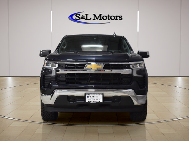 Used 2023 Chevrolet Silverado 1500 LT AWD/4WD image 2