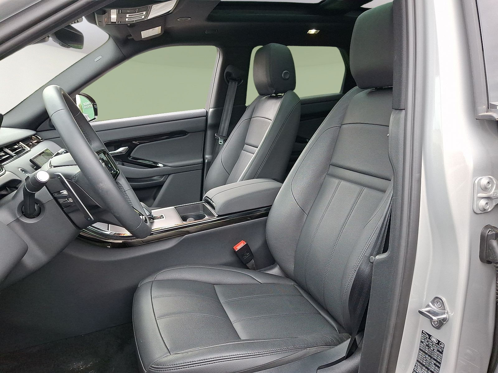 Certified 2026 Land Rover Range Rover Evoque Dynamic SE AWD/4WD image 9