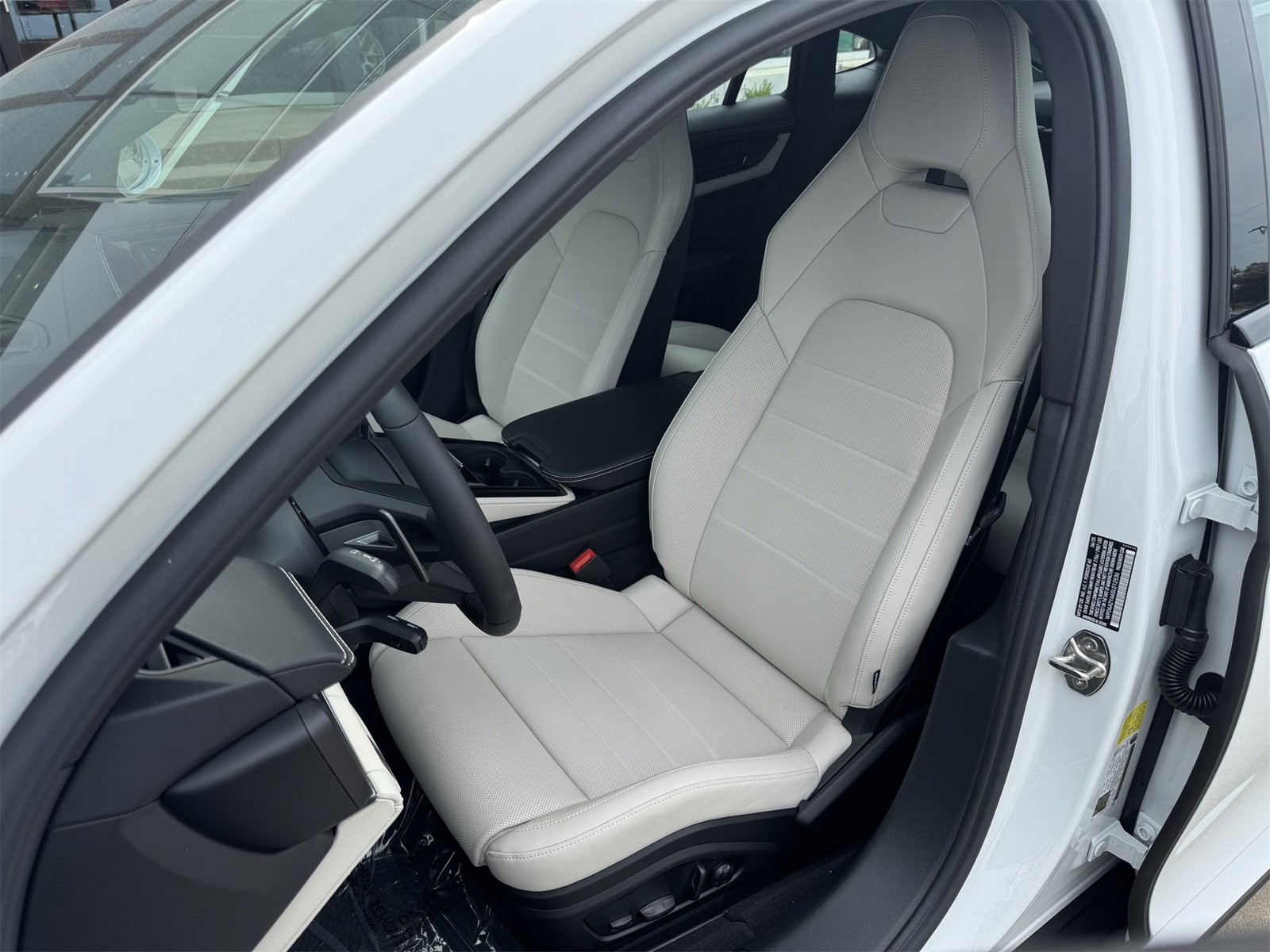 New 2025 Porsche Panamera 4 image 5