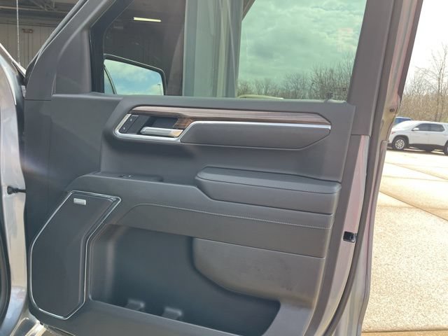 Used 2025 Chevrolet Silverado 1500 LT Trail Boss w/ Convenience Package II AWD/4WD image 17