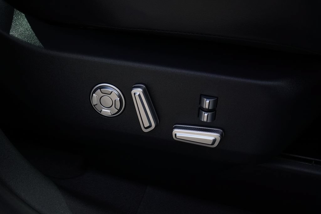 Used 2025 Lincoln Nautilus Reserve AWD/4WD image 24