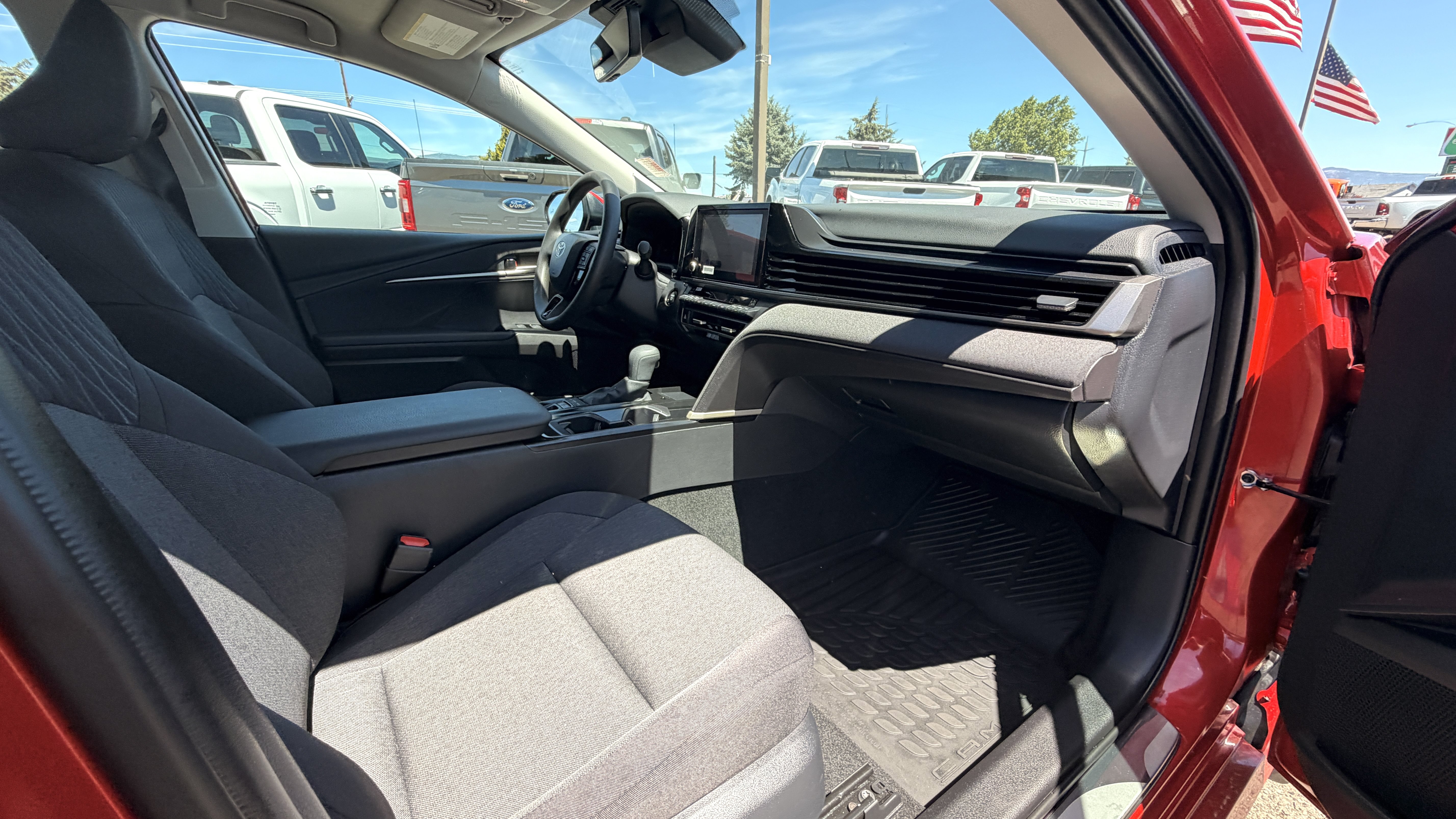 Used 2025 Toyota Camry LE w/ Convenience Package FWD image 9