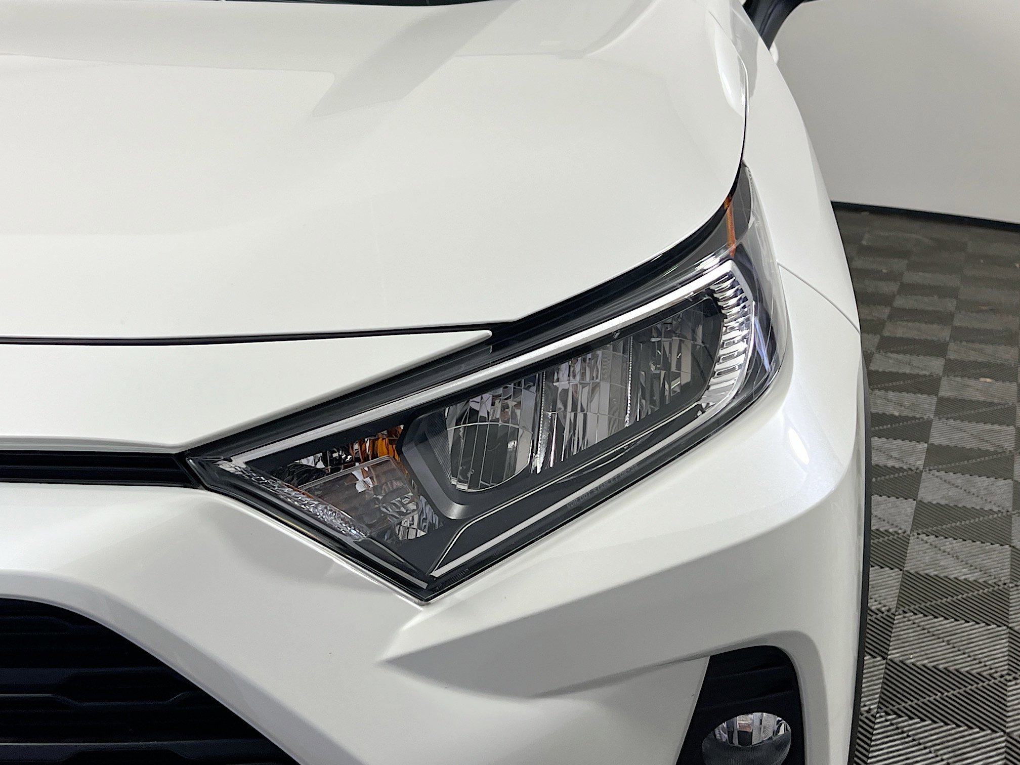 Used 2021 Toyota RAV4 XLE Premium image 11