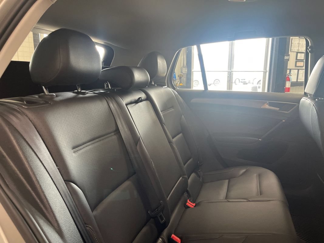 Used 2015 Volkswagen Golf TDI S FWD image 44