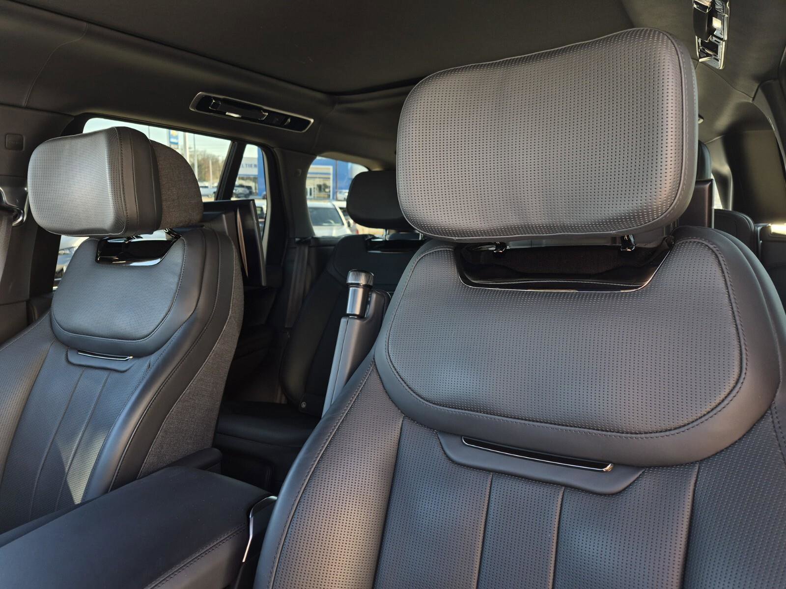 Used 2023 Land Rover Range Rover SV image 26