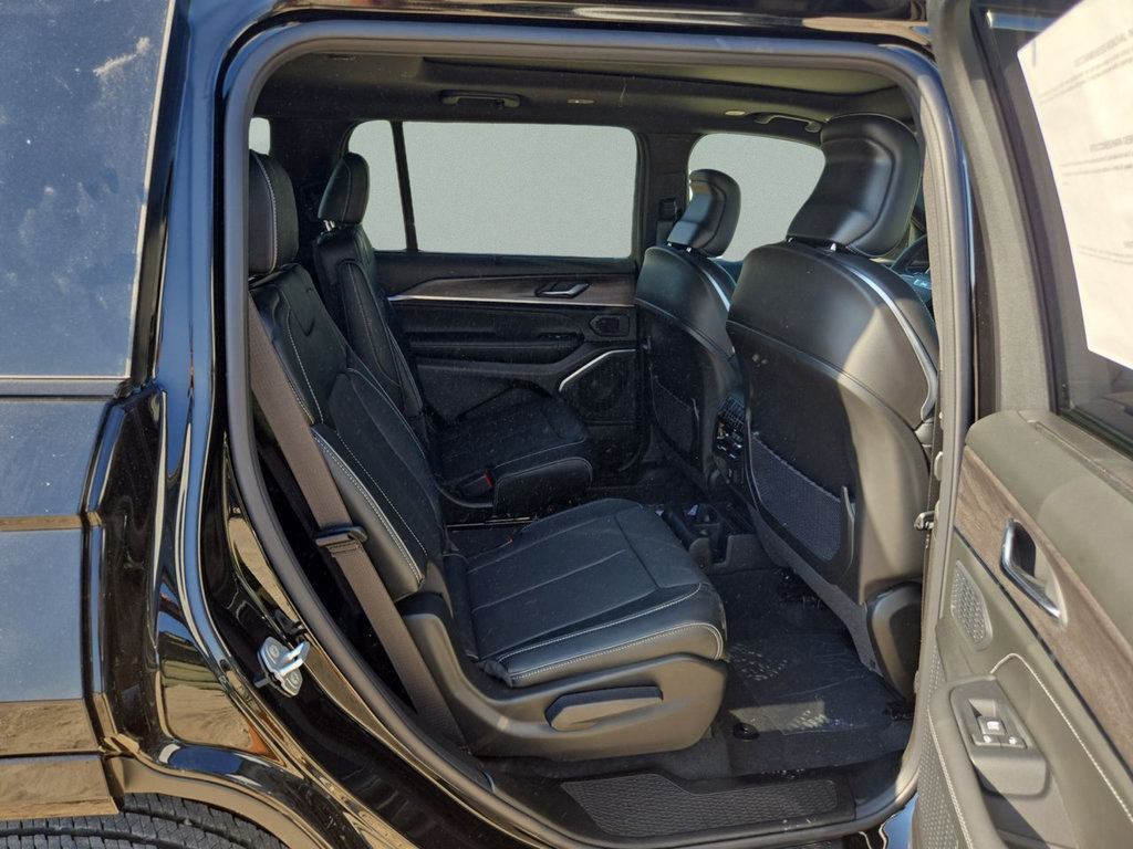 New 2025 Jeep Grand Cherokee L Overland w/ Luxury Tech Group IV AWD/4WD image 30
