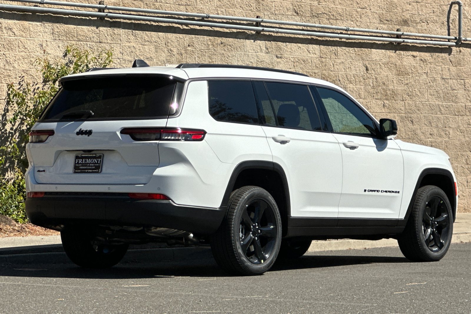New 2026 Jeep Grand Cherokee L Limited w/ Limited Altitude Package AWD/4WD image 3